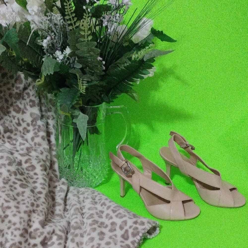 Michael Kors Cream Heels Sophisticated Style